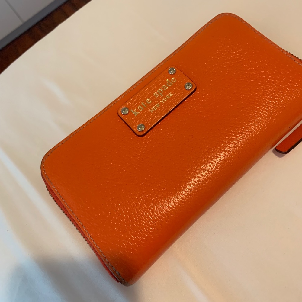Orange Kate Spade wallet!! Connie Spin Continental
